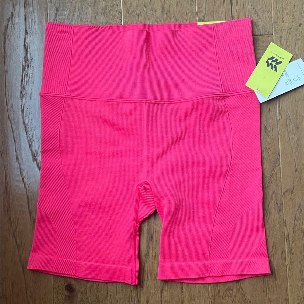 All in Motion Hot Pink Seamless Core 6" Shorts Large NWT